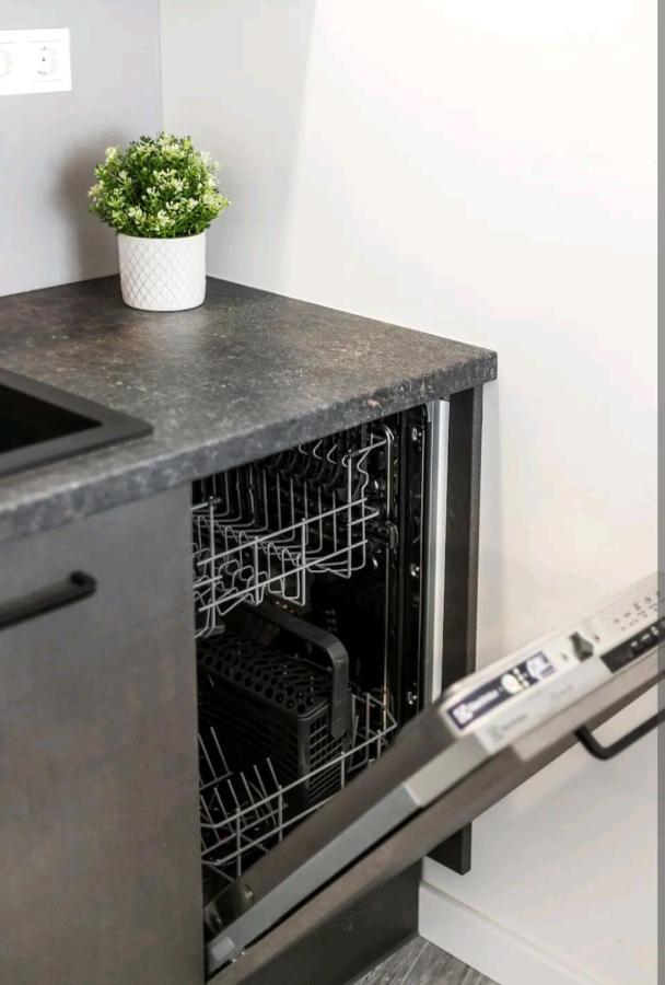 Happy Inn Laime Studio, Self Check-In-24-7, A-C, Parking-In-The-Underground-Garage Vilnius Bagian luar foto