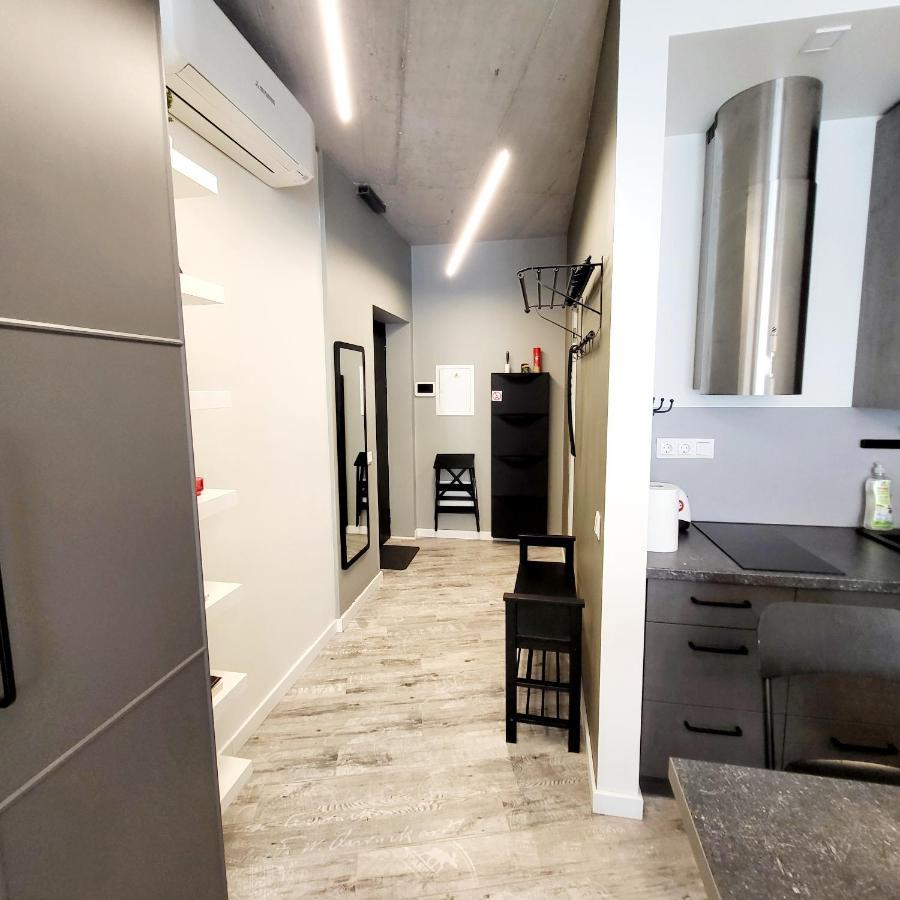 Happy Inn Laime Studio, Self Check-In-24-7, A-C, Parking-In-The-Underground-Garage Vilnius Bagian luar foto